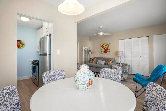 Foto del edificio - 725 Whiting Ct