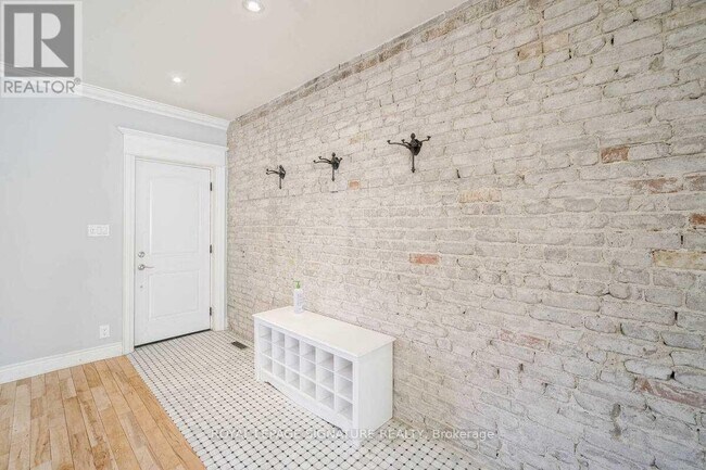 Photo du bâtiment - 2079 Gerrard St E