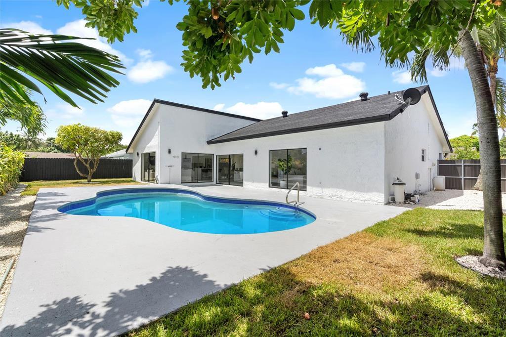 Foto principal - 4920 NW 83rd Ter