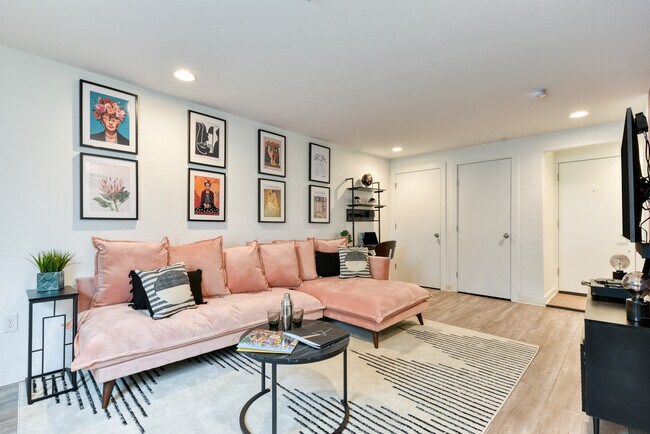 Photo - 145 Catalpa St Townhome