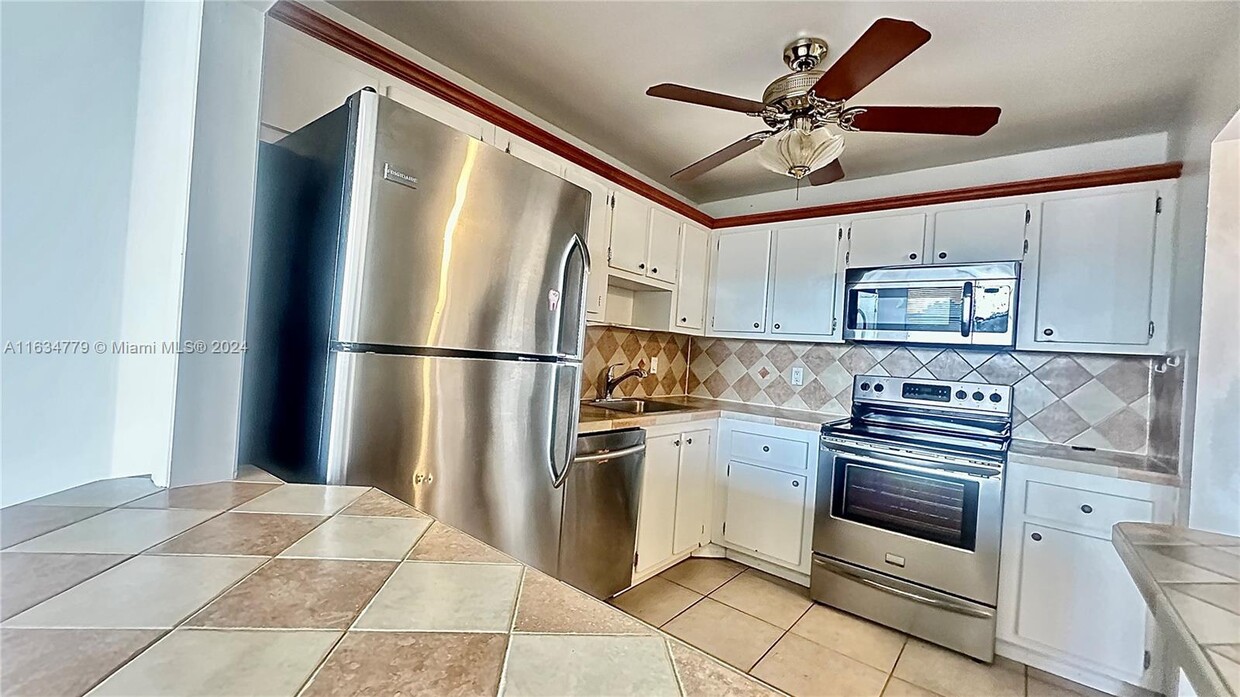 Foto principal - 1200 NE Miami Gardens Dr