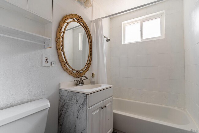 Building Photo - 511 W California Ave