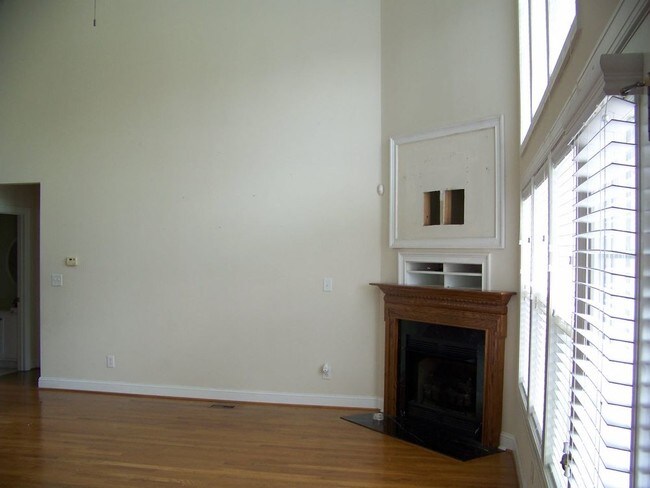 Building Photo - 862 Three Wood Dr