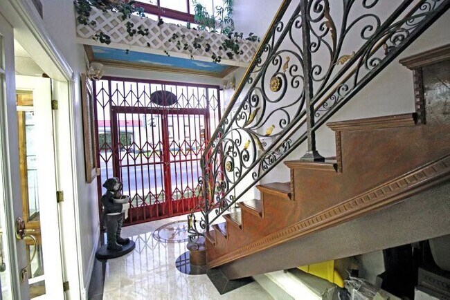 Foto del edificio - 7920 Orangethorpe Ave