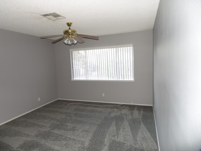 Foto del edificio - 1757 E Rochelle Ave