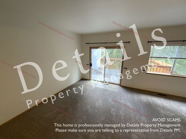 Building Photo - Silverdale Three Bedroom Townhouse