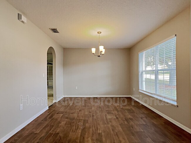 Building Photo - 358 Lake Shepard Dr