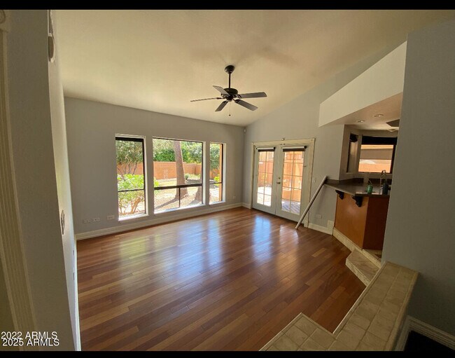 Building Photo - 10847 N 10th Pl