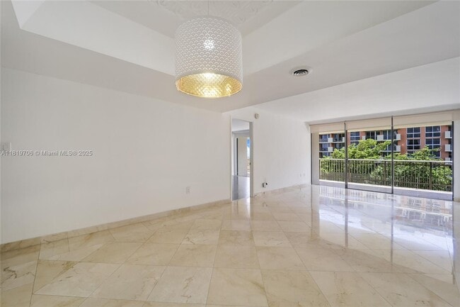 Building Photo - 2901 S Bayshore Dr