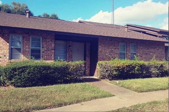 Building Photo - 1510 E Loop 304