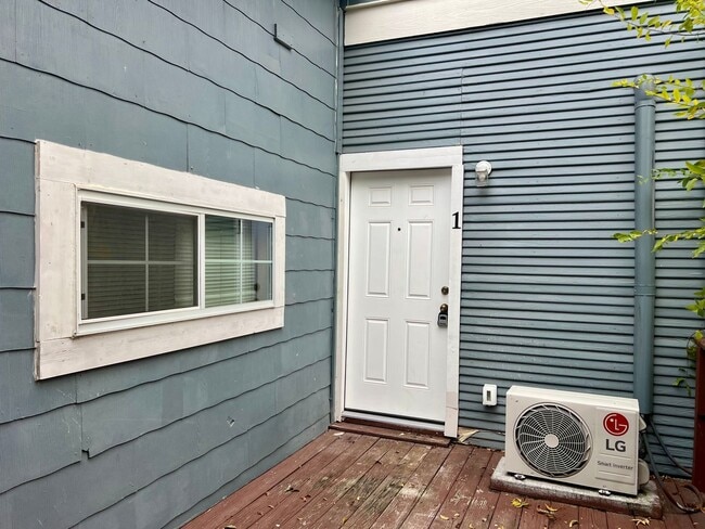 Foto del edificio - Beautiful 1Bd/1Ba Walking Distance to The Pearl