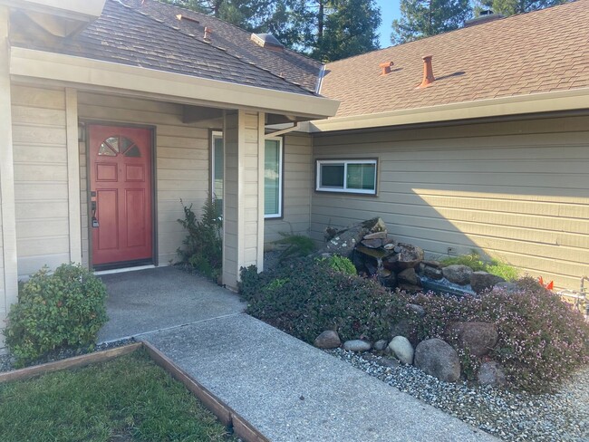 Building Photo - Orangevale 3 bdrm+office, 2 bath home near...