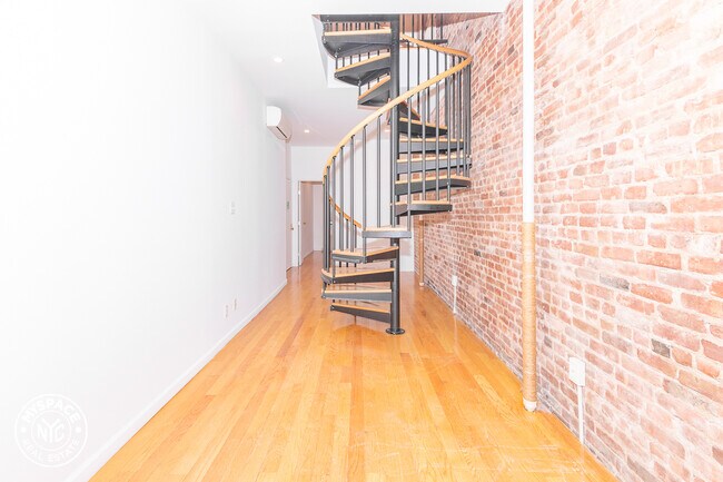 Building Photo - 411 Manhattan Ave