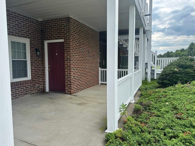 Building Photo - 210 Weeping Willow Ln
