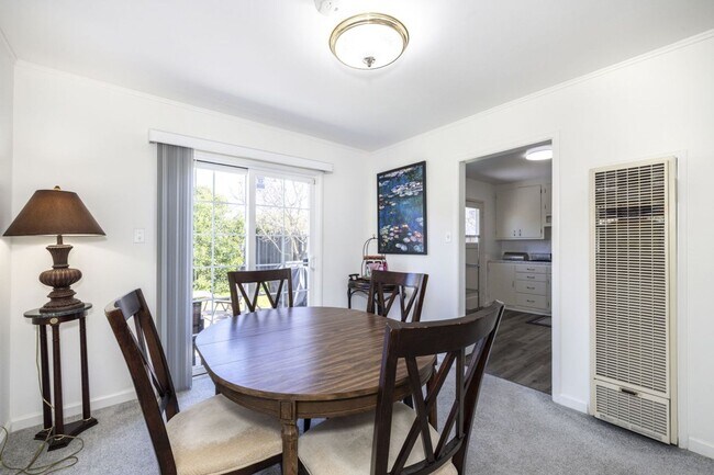 Foto del edificio - Lovingly Maintained 3 Bed, 1 Bath Home on Quiet Cul-de-Save