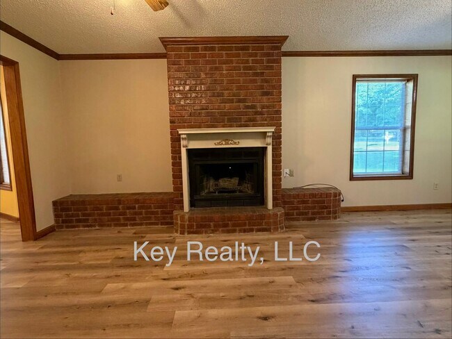 Foto del edificio - ****108 Lake Dr.- Pineville, Holiday Circle Sub.