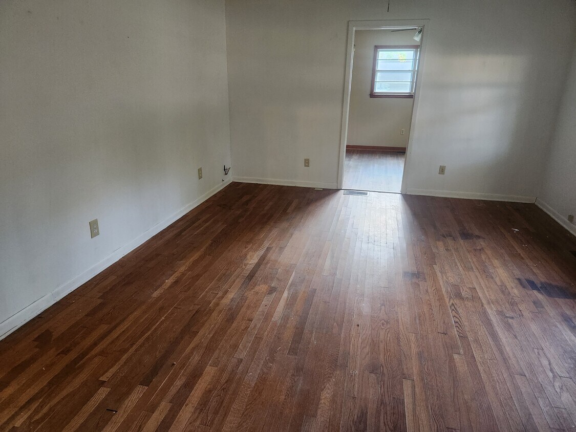 Foto principal - 104 W Searcy St