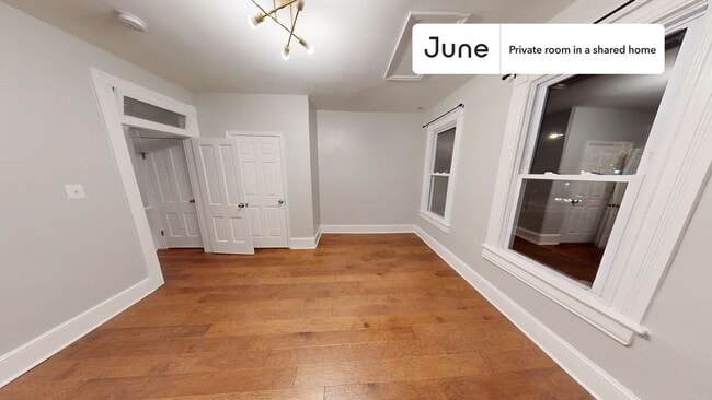 Building Photo - Room in Shared 3 bed/1.5 bath home