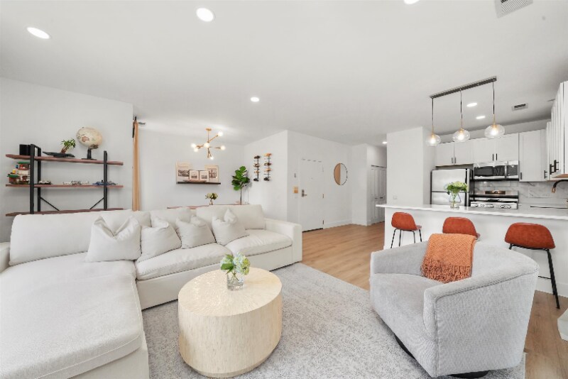 Primary Photo - 1136 W 13th St