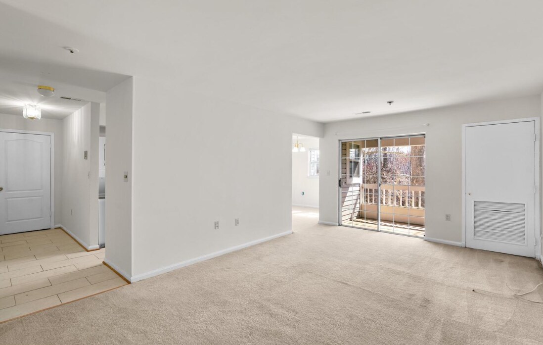 Foto principal - 8387 Montgomery Run Rd
