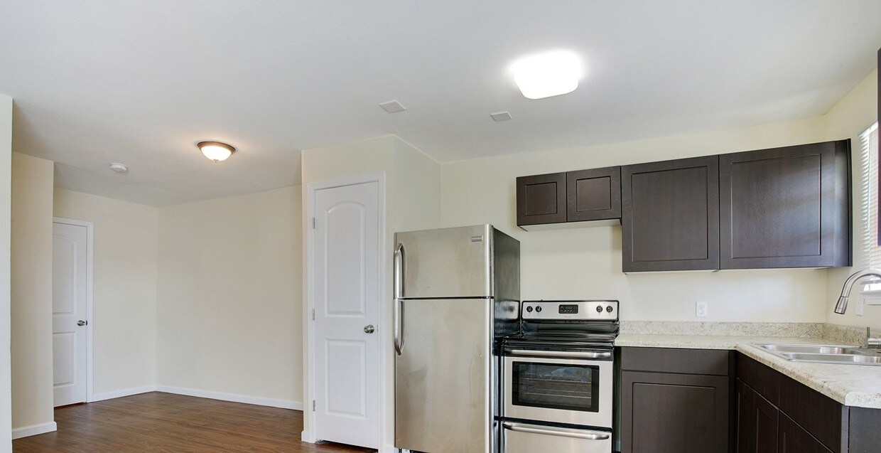 Primary Photo - 2216 Glasgow Dr