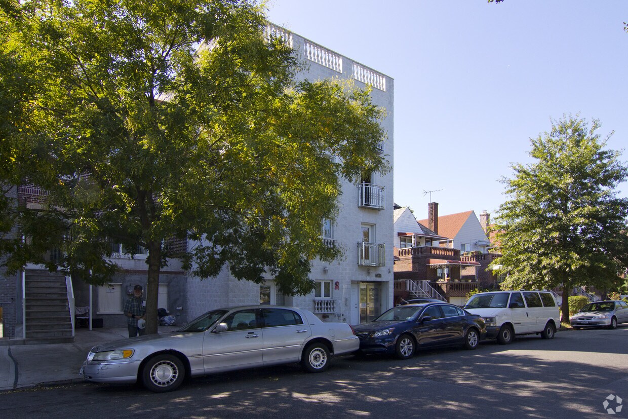 Foto del edificio - 2031 Burr Ave