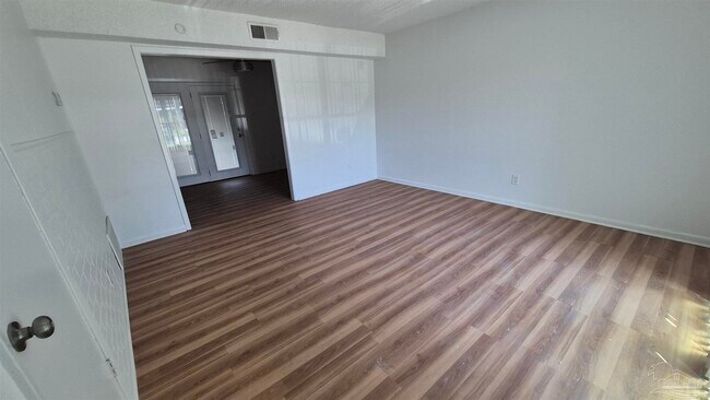 Foto del edificio - 852 Garnet St