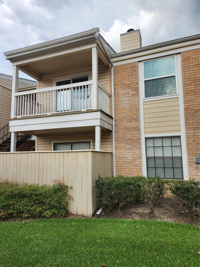 Building Photo - 2750 Holly Hall St