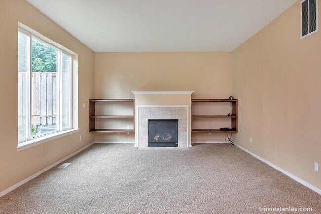 Building Photo - Amazing 3 BD* 2.5 BA* Single Family Home With An Open Loft! *Free High Speed Internet* *Spectacul...