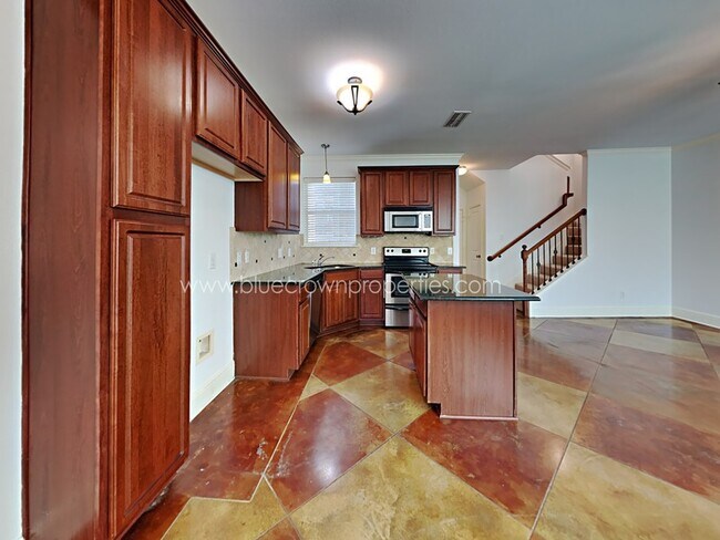 Building Photo - 5020 Venecia Way