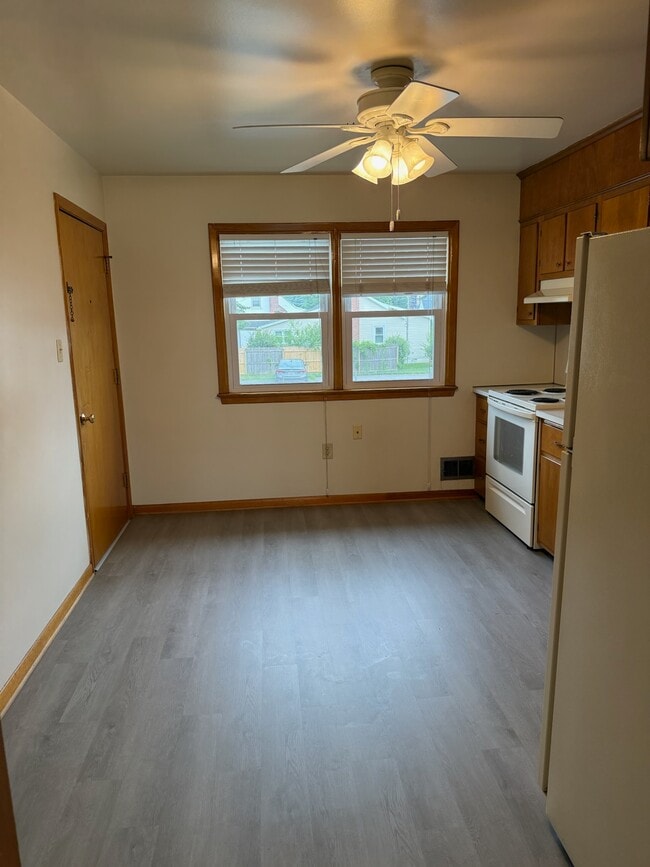 Building Photo - 338 S Jefferson St