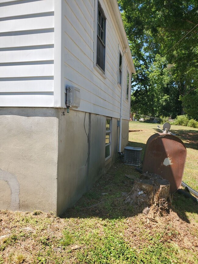 Building Photo - 119 Concord St