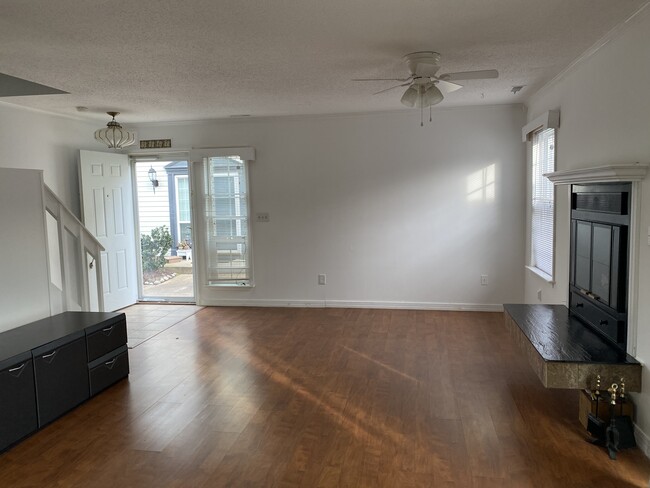 Building Photo - 3467 Marabou Ln
