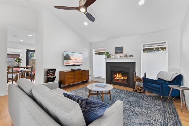 Building Photo - 9700 Sugar Hill Dr