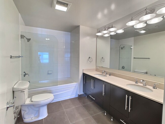 Building Photo - Stunning 2 Bedroom/2 Bathroom Condo For Re...