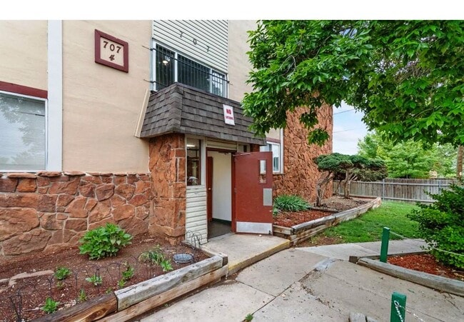 Building Photo - 707 W 96th Ave