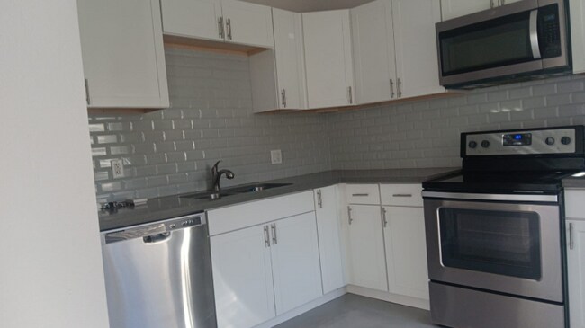 Foto del edificio - 340 W Highland Ave