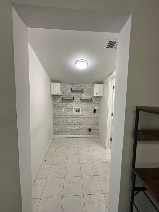 Foto del edificio - 1314 Oak Dr