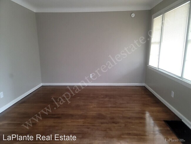 Building Photo - 3 br, 1 bath House - 3437 Saint Bernard Dr...