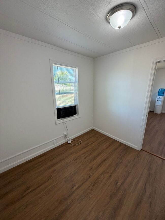 Foto del edificio - 3 Bedroom house on U&D Nursery Property!