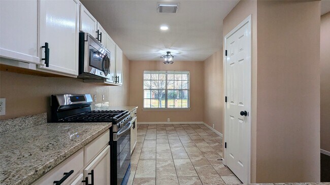 Foto del edificio - 723 Cypresswood Cove