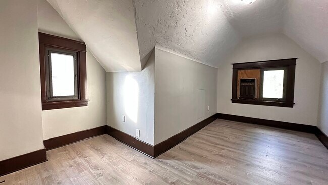 Building Photo - 222 Morewood Ave