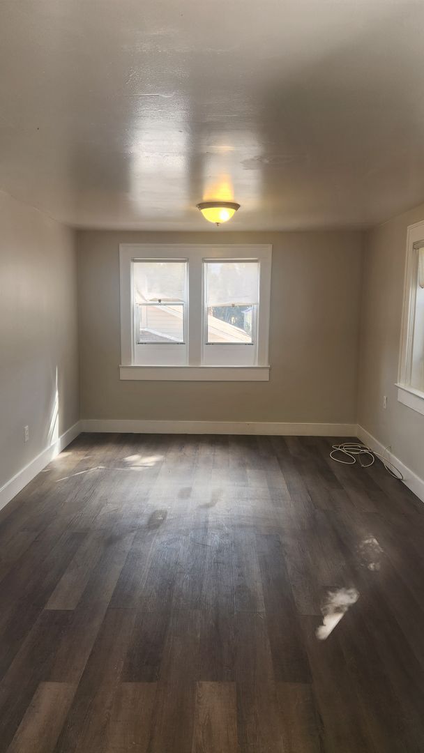 Building Photo - 550 Live Oak Ave