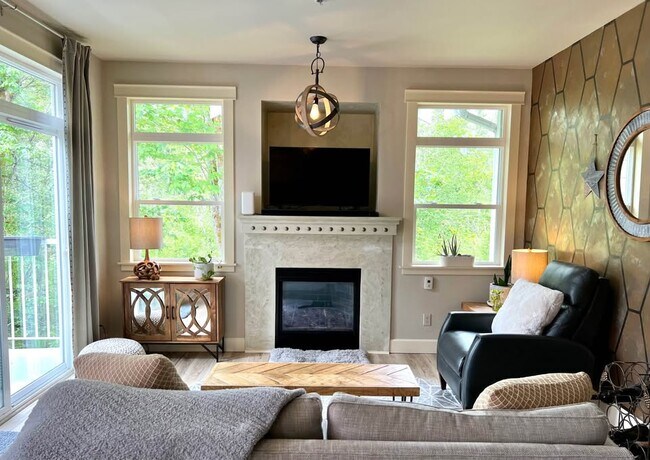 Foto del edificio - 737 241st Ln SE