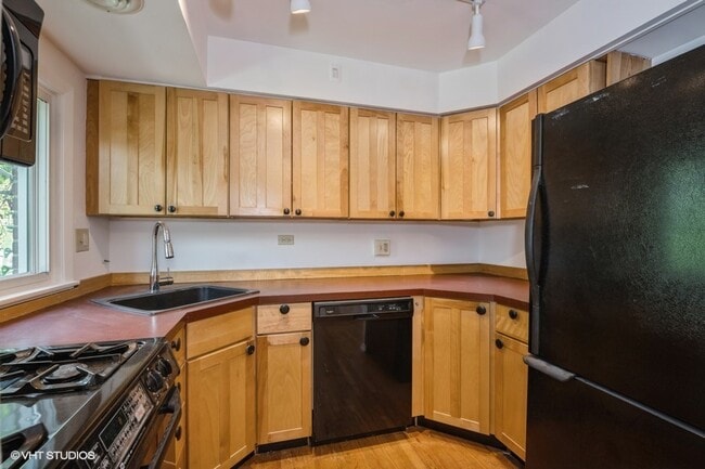 Building Photo - 1408 Wilmette Ave