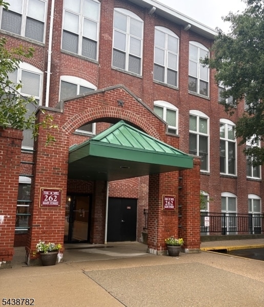 Building Photo - 262 Main St