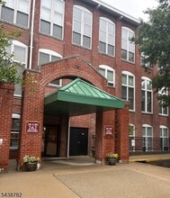 Building Photo - 262 Main St