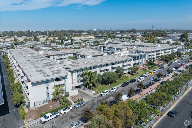 Paradise Gardens - The Ray Apartments