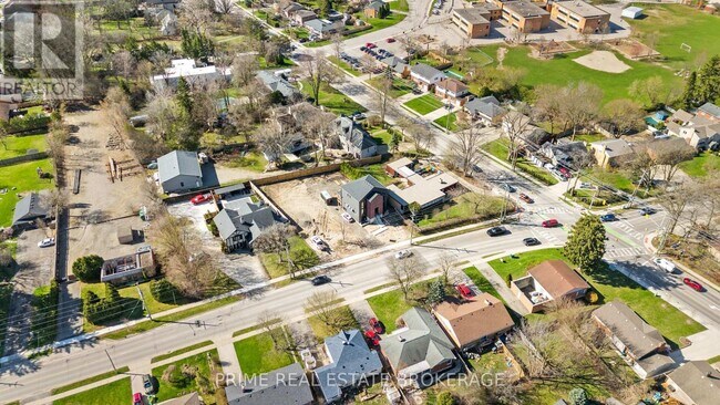 Building Photo - 417-417 Base Line Rd E