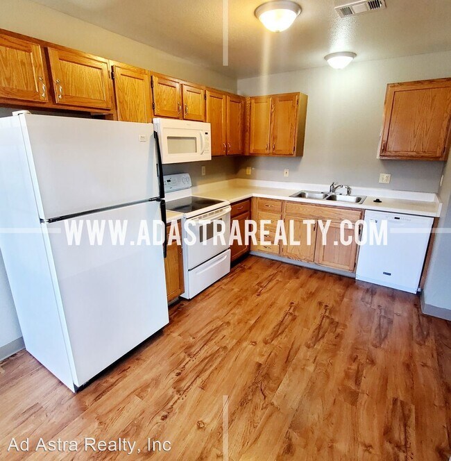 Foto del edificio - 3 br, 2 bath House - 141 N Crest Dr